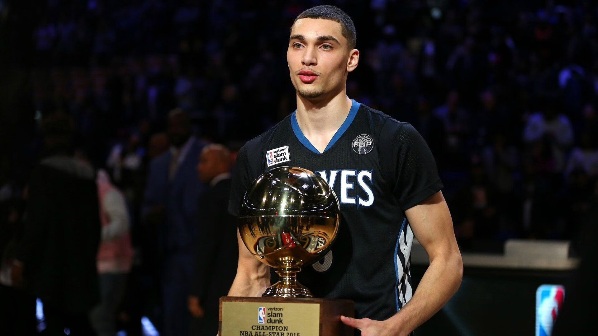 出色发挥引爆全场！，JackeyLove意外战胜SKT引发球迷热议